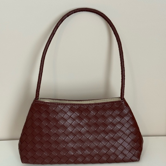 Elegant Brown Woven Leather Shoulder Bag (Like New) - Picture 1 of 11